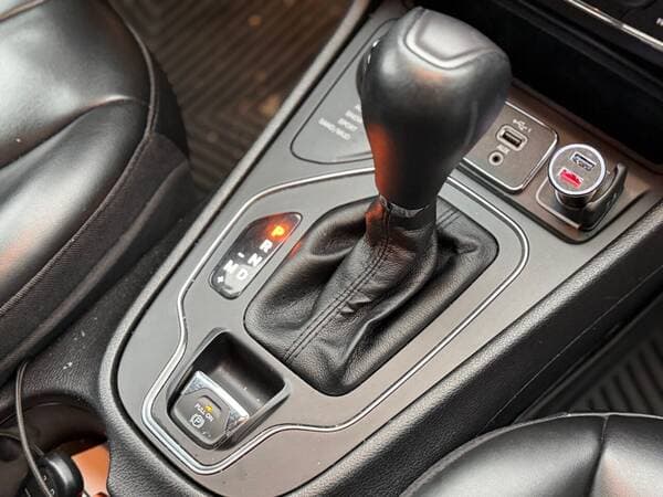 2019 Jeep Cherokee — Miniatură 13