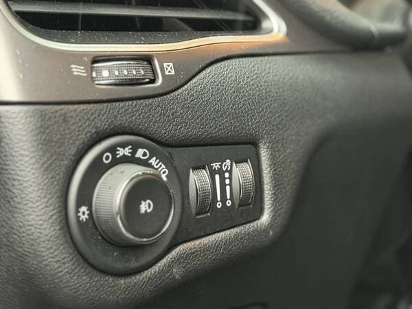 2019 Jeep Cherokee — Miniatură 15