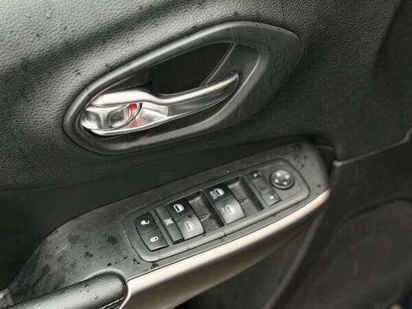 2019 Jeep Cherokee — Miniatură 16