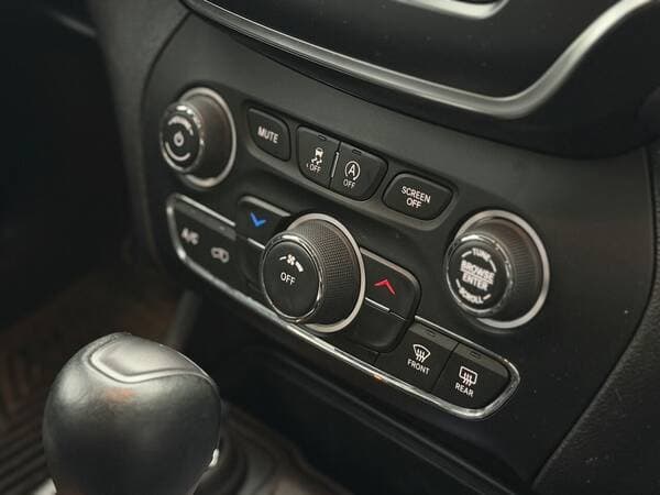 2019 Jeep Cherokee — Miniatură 12