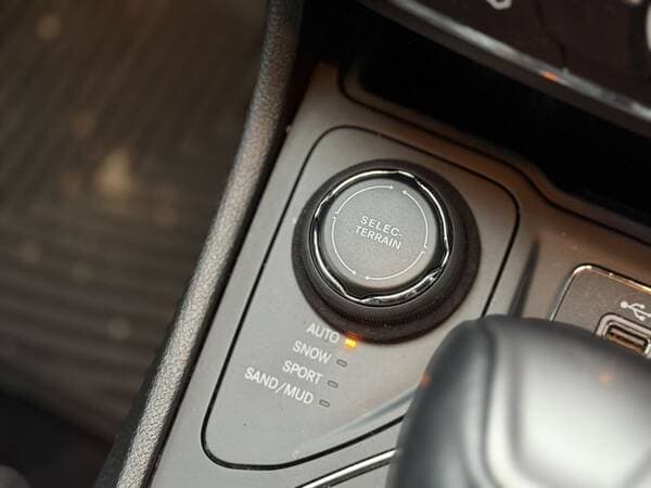 2019 Jeep Cherokee — Miniatură 14
