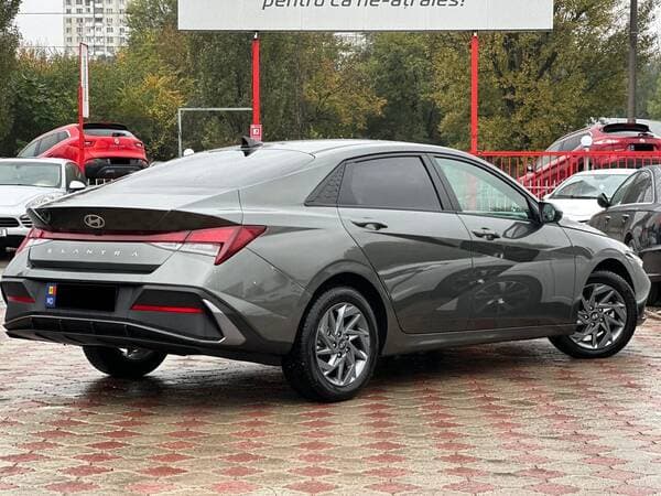 2024 Hyundai Elantra — Miniatură 3