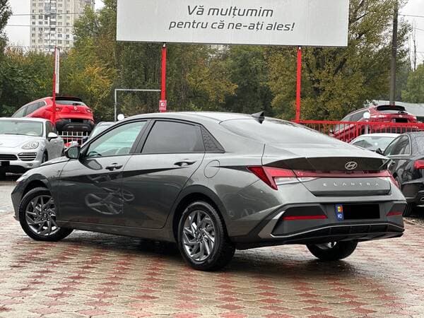 2024 Hyundai Elantra — Miniatură 4
