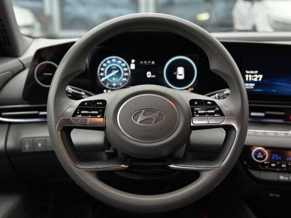 2024 Hyundai Elantra — Miniatură 11