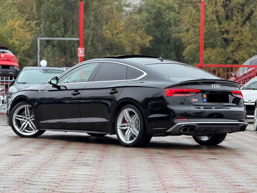 Audi S5 4