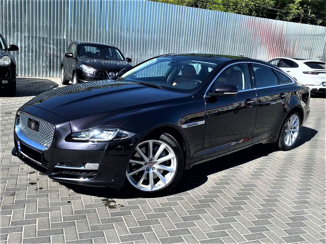 Jaguar XJ 3