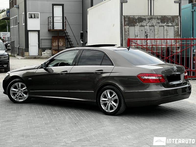 Mercedes E 220 2