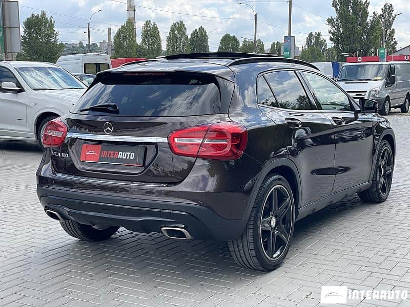 Mercedes GLA 180 2
