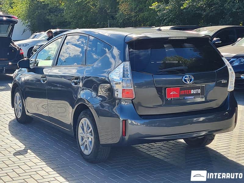 Toyota Prius Plus / V 4