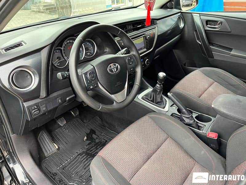 Toyota Auris 5