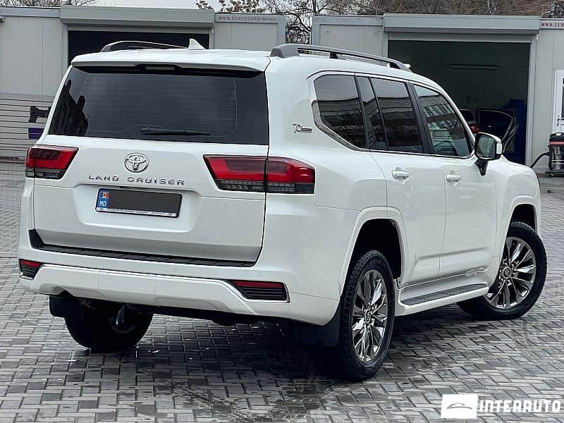 Toyota Land Cruiser 2