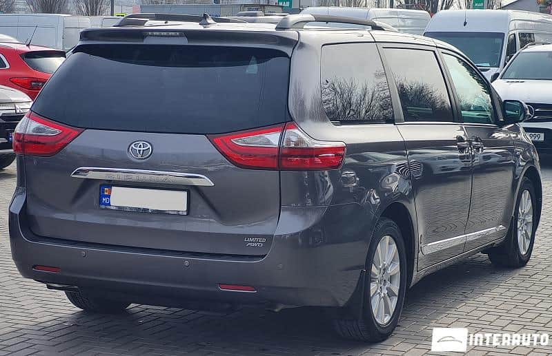 Toyota Sienna 4