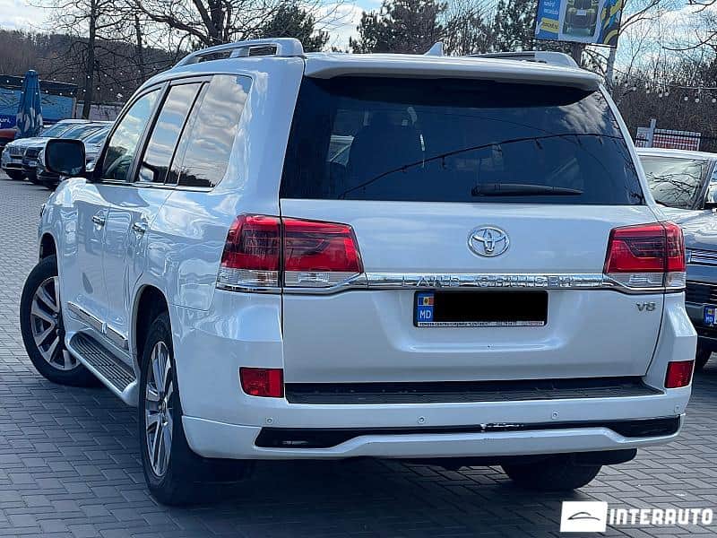 Toyota Land Cruiser 2
