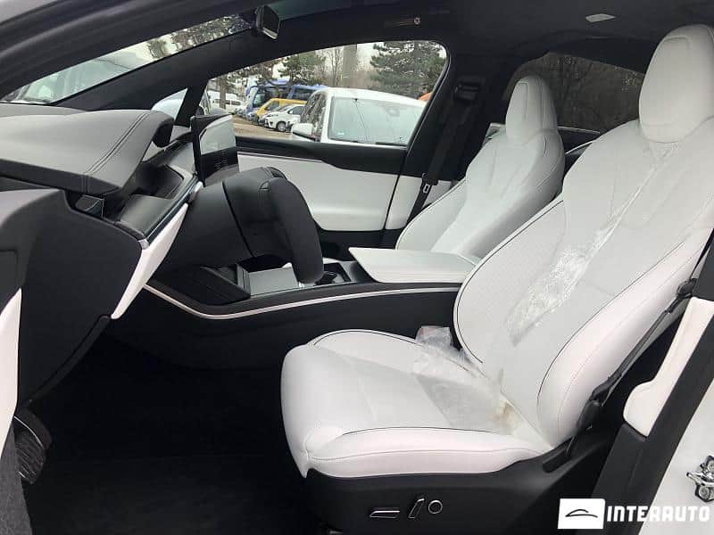 Tesla Model X Plaid 5
