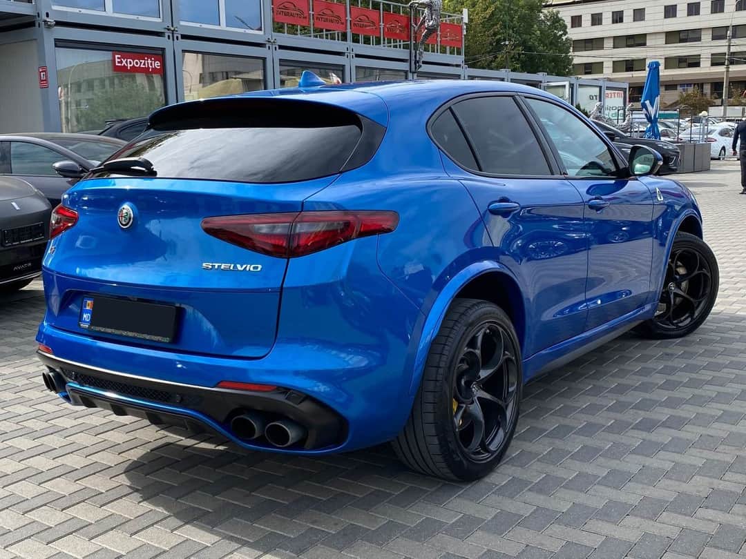 Alfa Romeo Stelvio Quadrifoglio 2