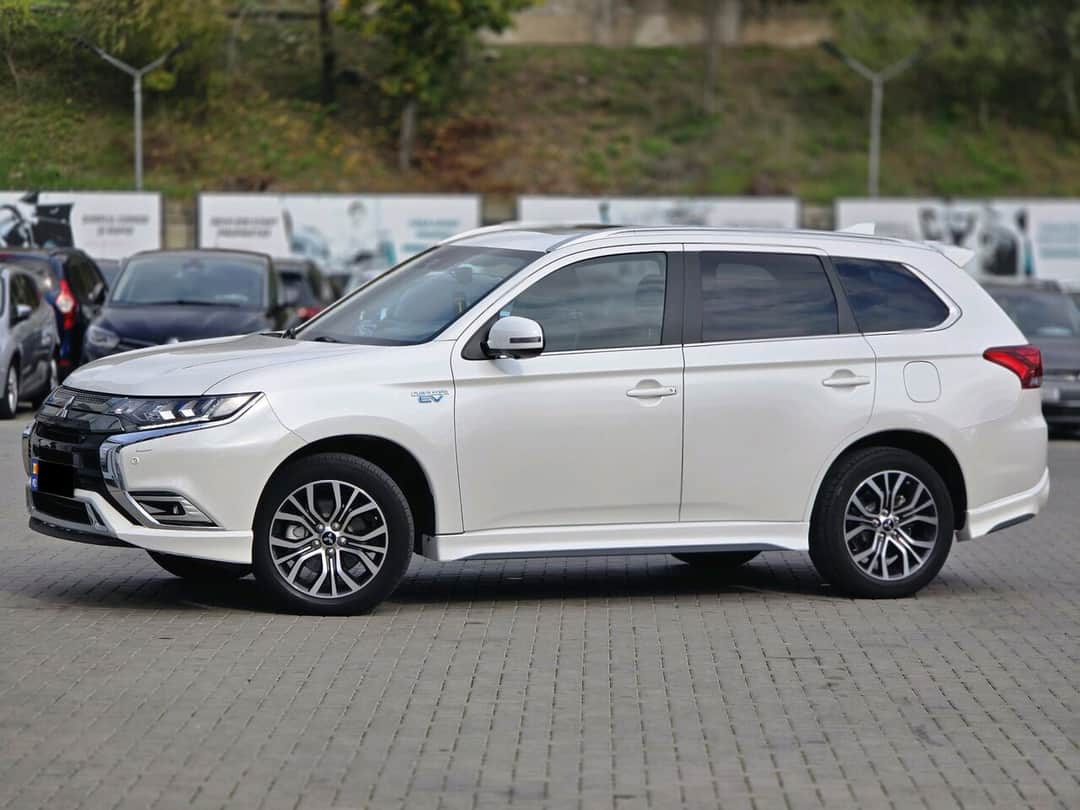 Mitsubishi Outlander 2