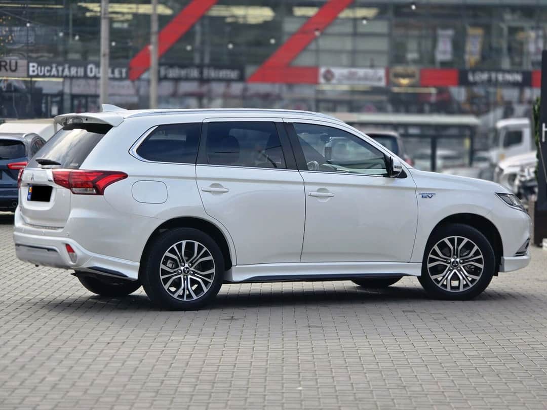 Mitsubishi Outlander 3