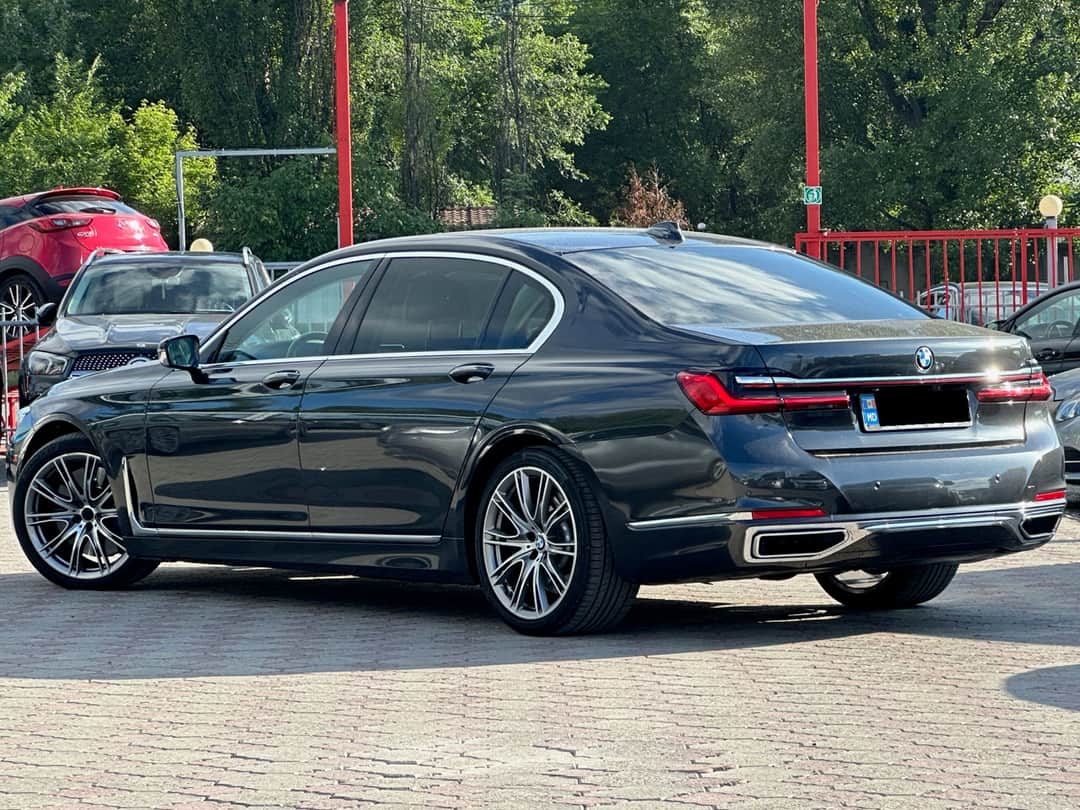 BMW 730 2