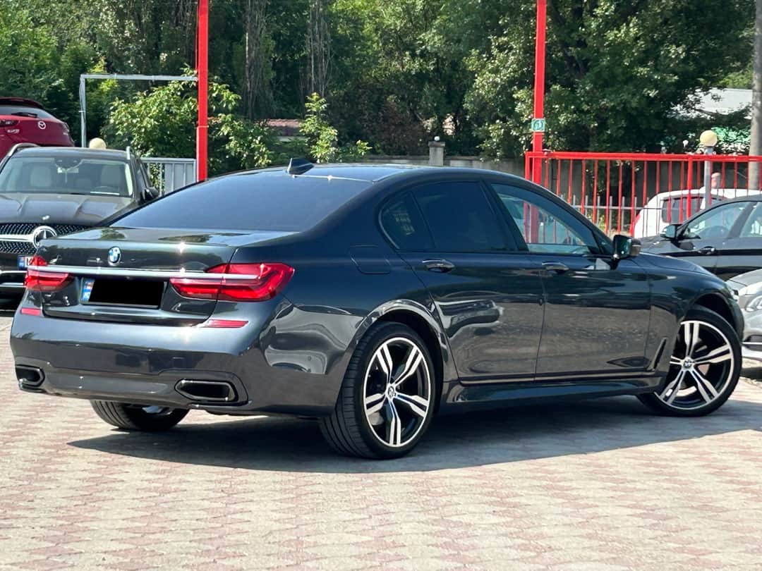 BMW 740e 3