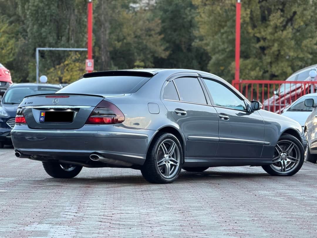 Mercedes E 320 3