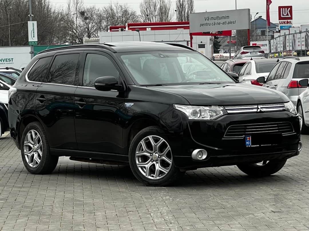 Mitsubishi Outlander 2