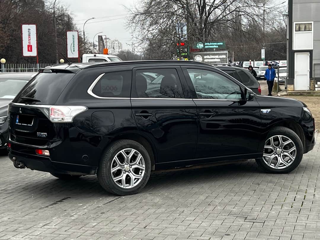 Mitsubishi Outlander 3