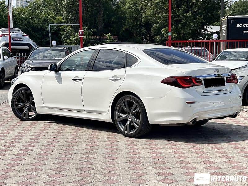 Infiniti Q70 3