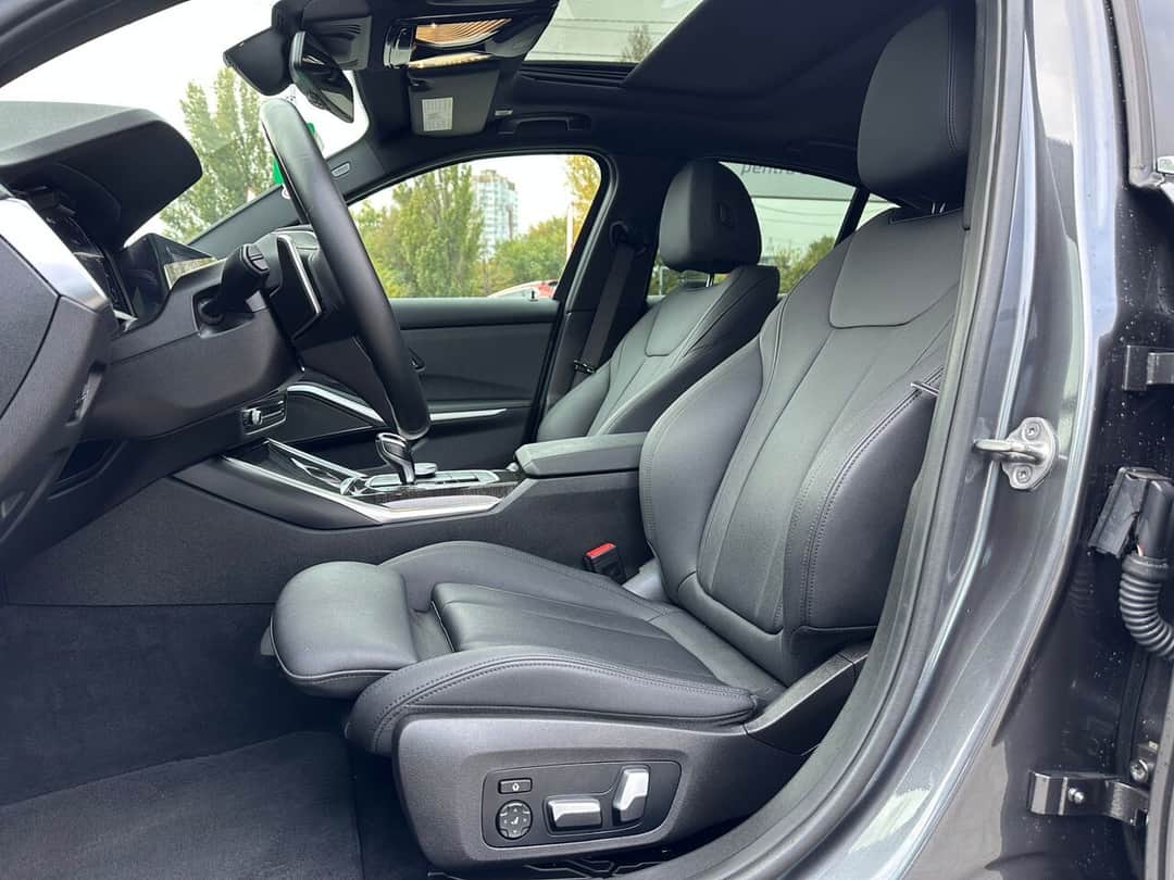 BMW 330E 5