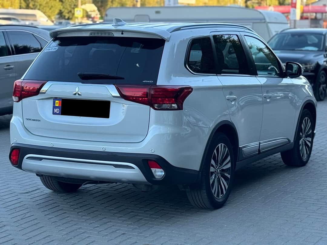 Mitsubishi Outlander 3