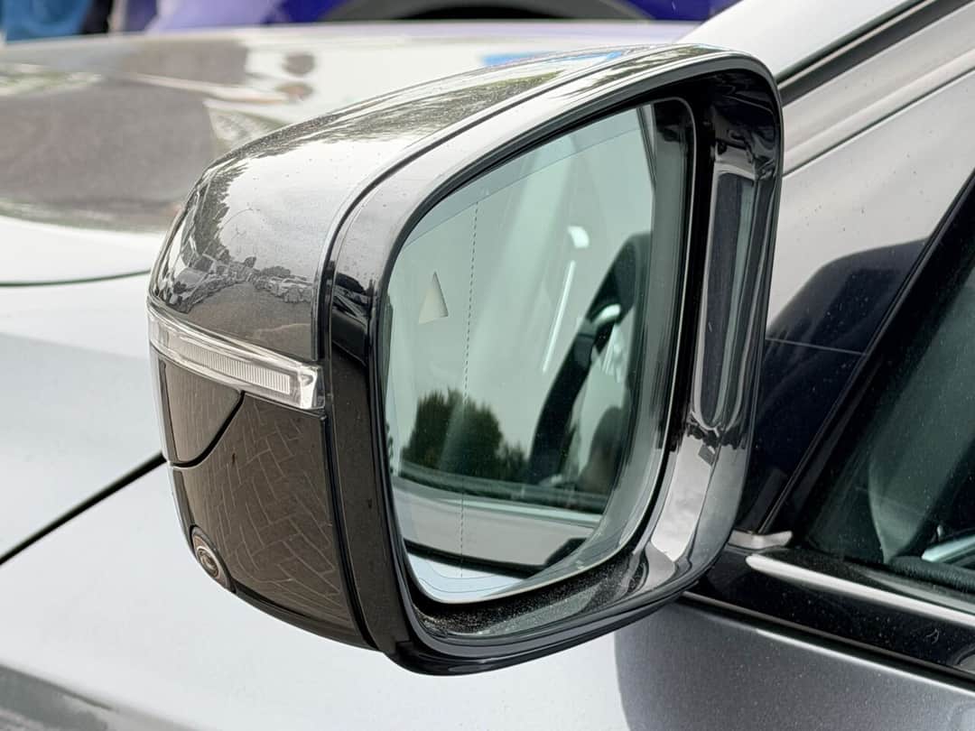 BMW 330E 5