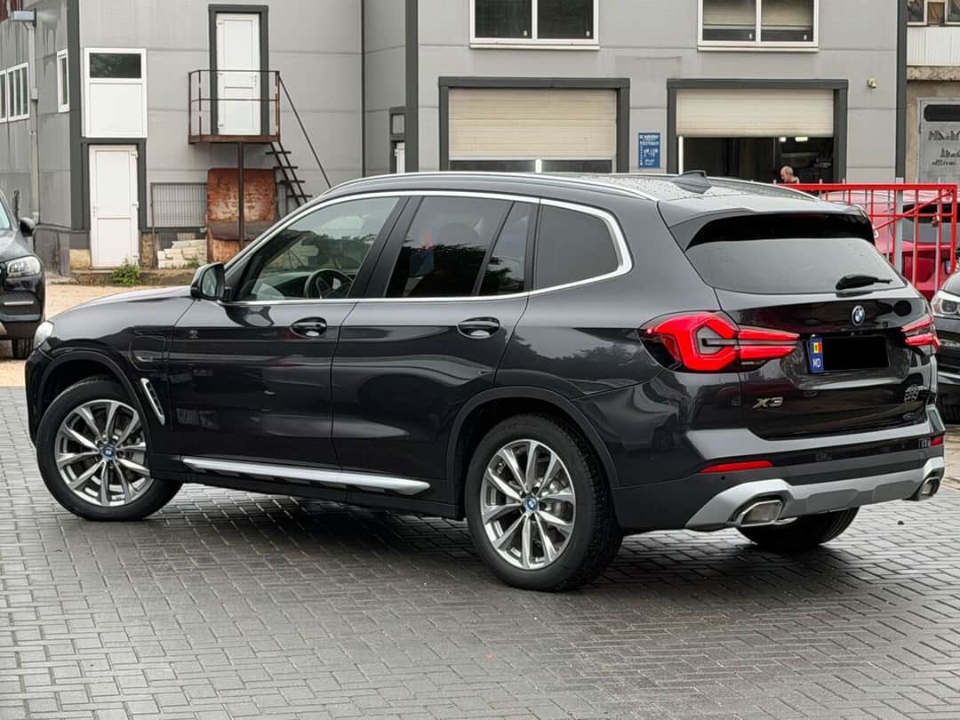 BMW X3 3.0e 4