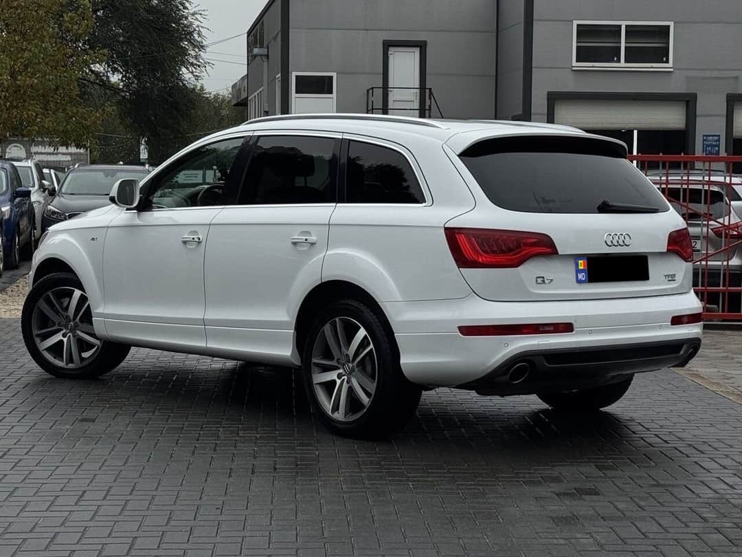 Audi Q7 4