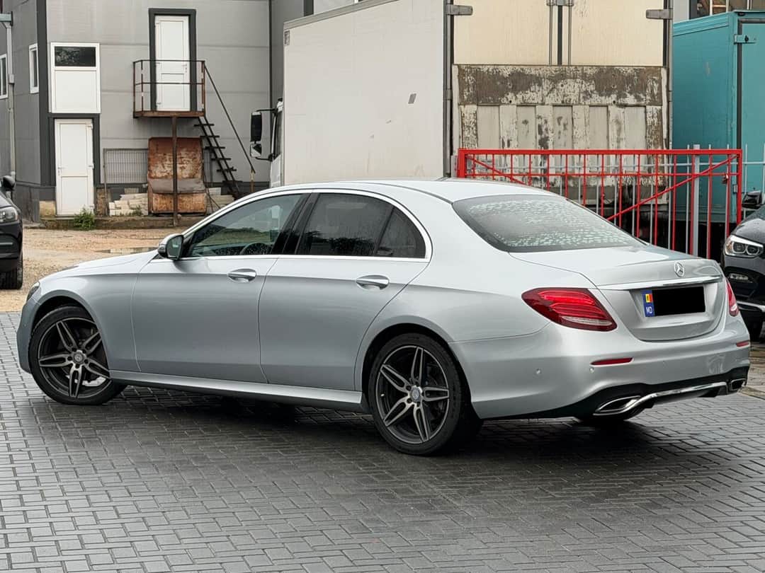 Mercedes E 220 4