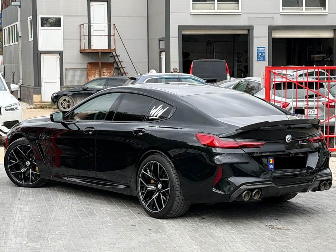 BMW M8 Competition 4