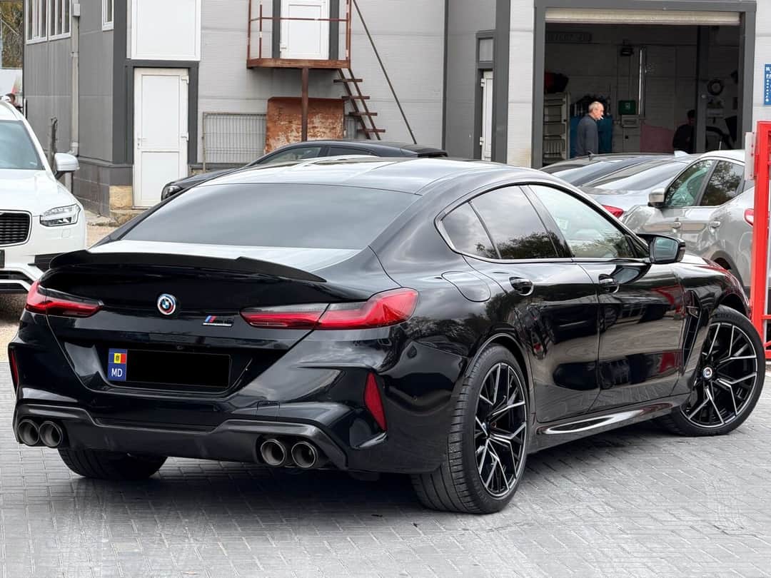 BMW M8 Competition 3