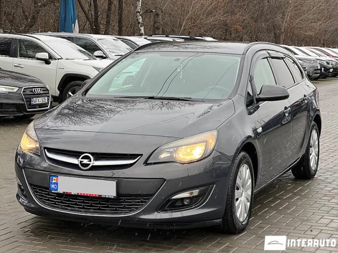 Opel Astra 2014 doar la InterAuto