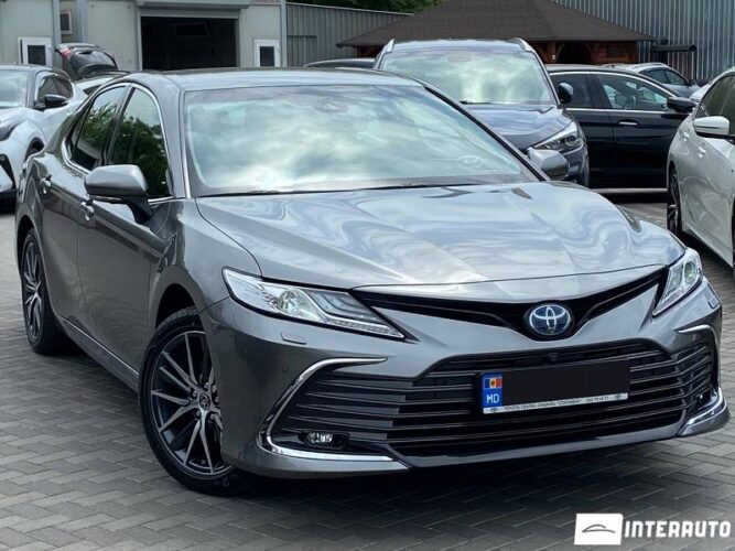Toyota Camry 2022 doar la InterAuto