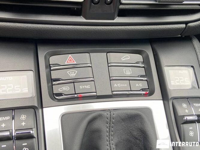 Porsche Macan 49 porsche Macan 2021