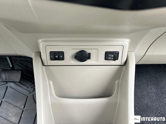 toyota Prius Plus / V 2012