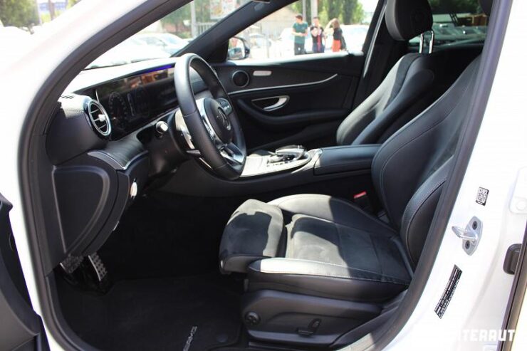 Mercedes E 200 49 mercedes E 200 2019