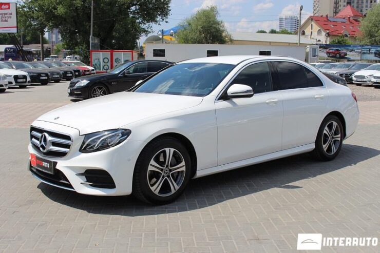 Mercedes E 200 41 mercedes E 200 2019
