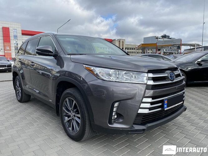 Toyota Highlander 2019 doar la InterAuto
