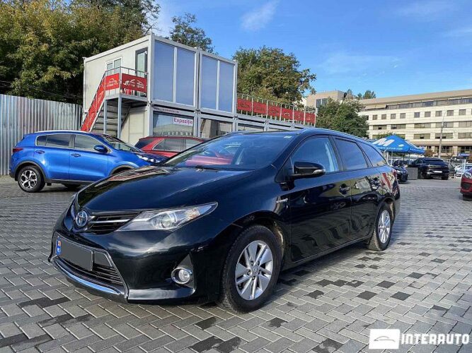 Toyota Auris 2014 doar la InterAuto