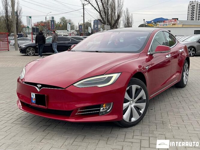 Tesla Model S 2020 doar la InterAuto