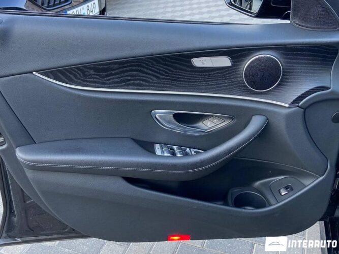 Mercedes E 220 37 mercedes E 220 2021