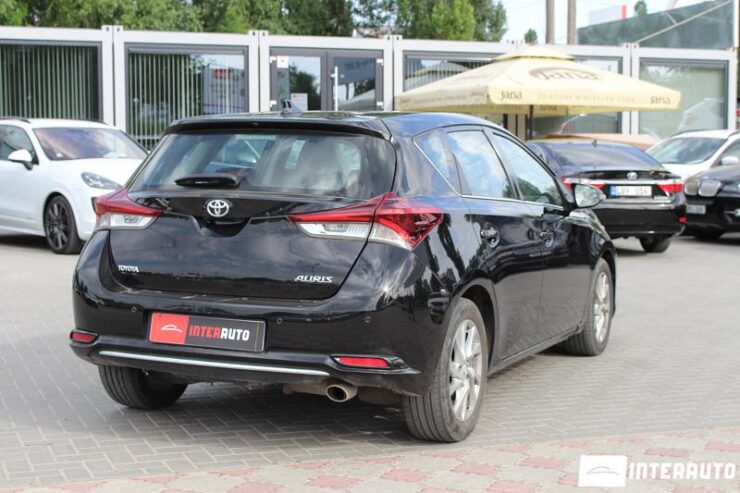 toyota Auris 2015
