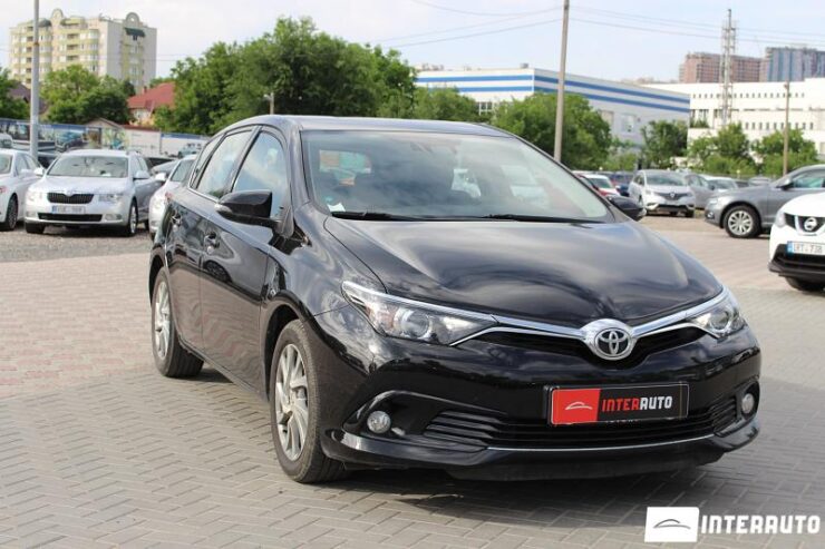 Toyota Auris 2015 doar la InterAuto