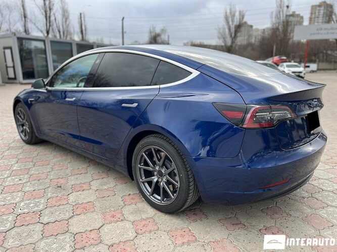 tesla Model 3 2020