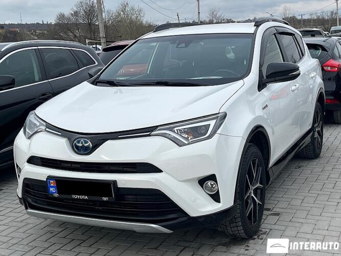 Toyota Rav-4 2016 doar la InterAuto