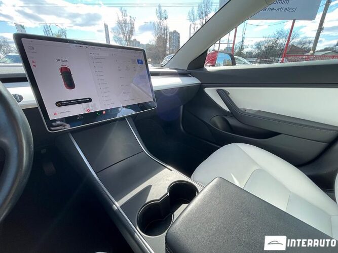 tesla Model 3 2020